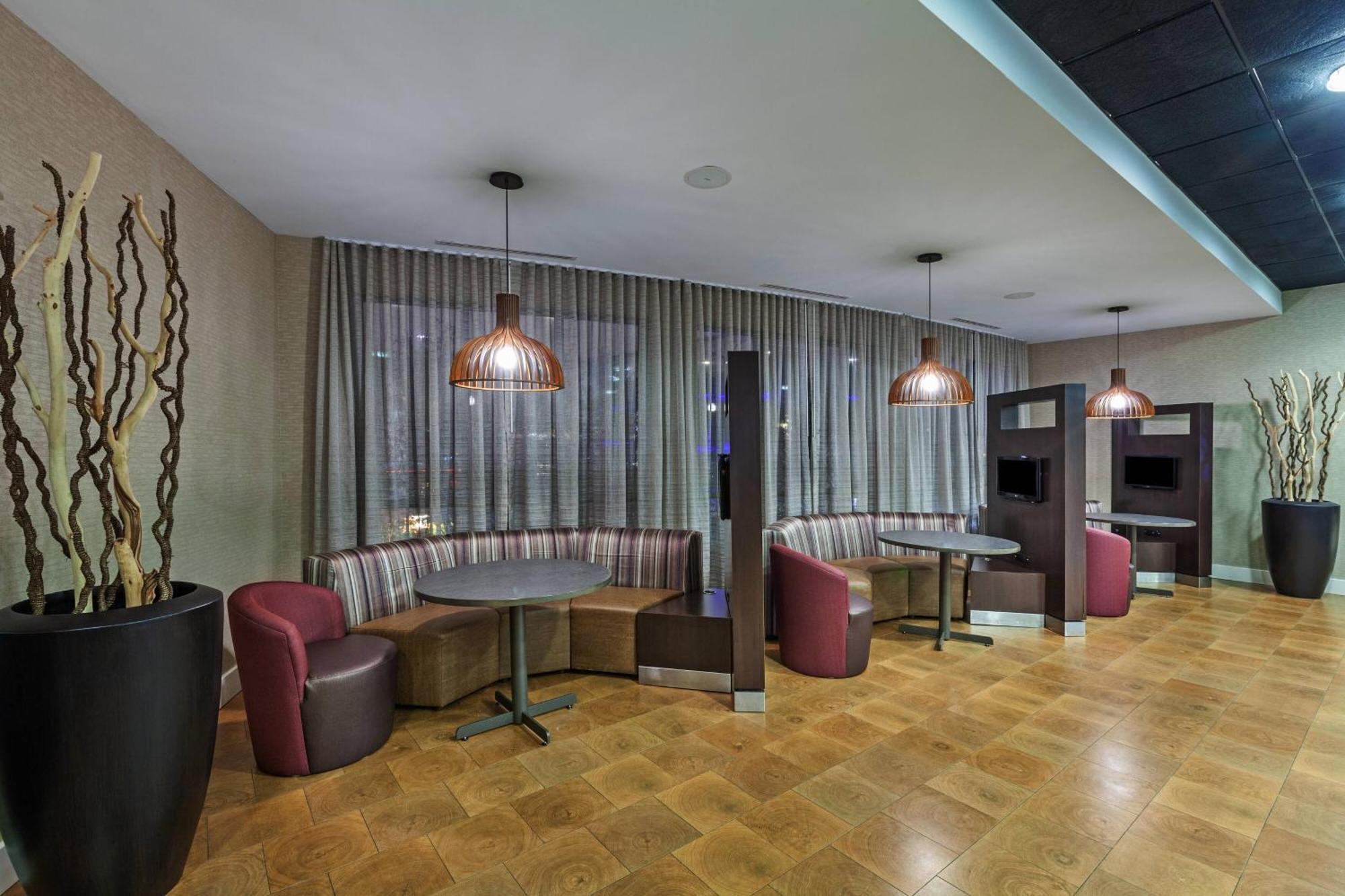 Courtyard By Marriott Tulsa Woodland Hills Hotel Ngoại thất bức ảnh