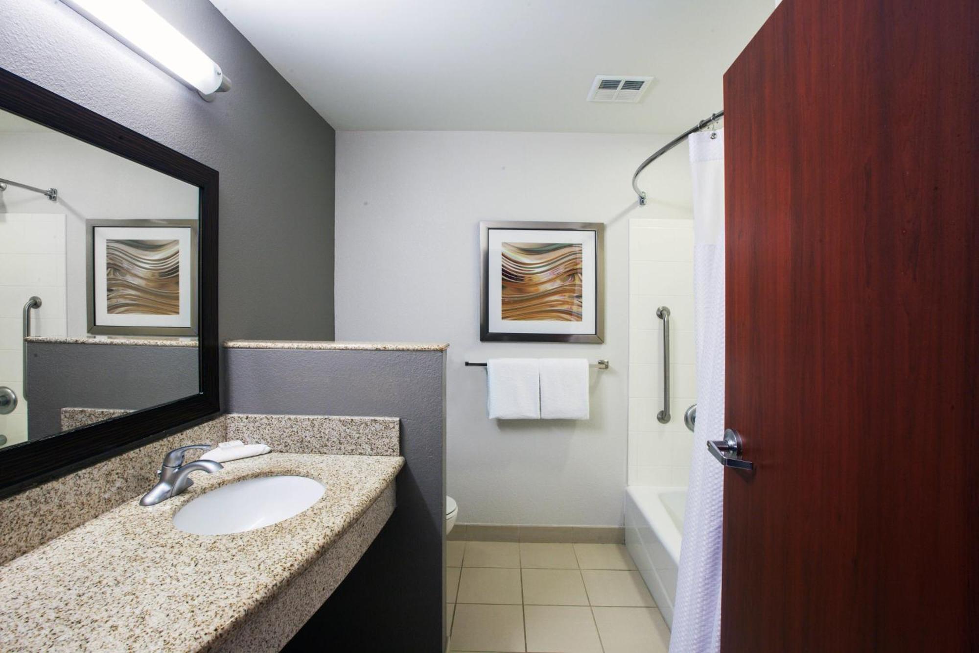 Courtyard By Marriott Tulsa Woodland Hills Hotel Ngoại thất bức ảnh