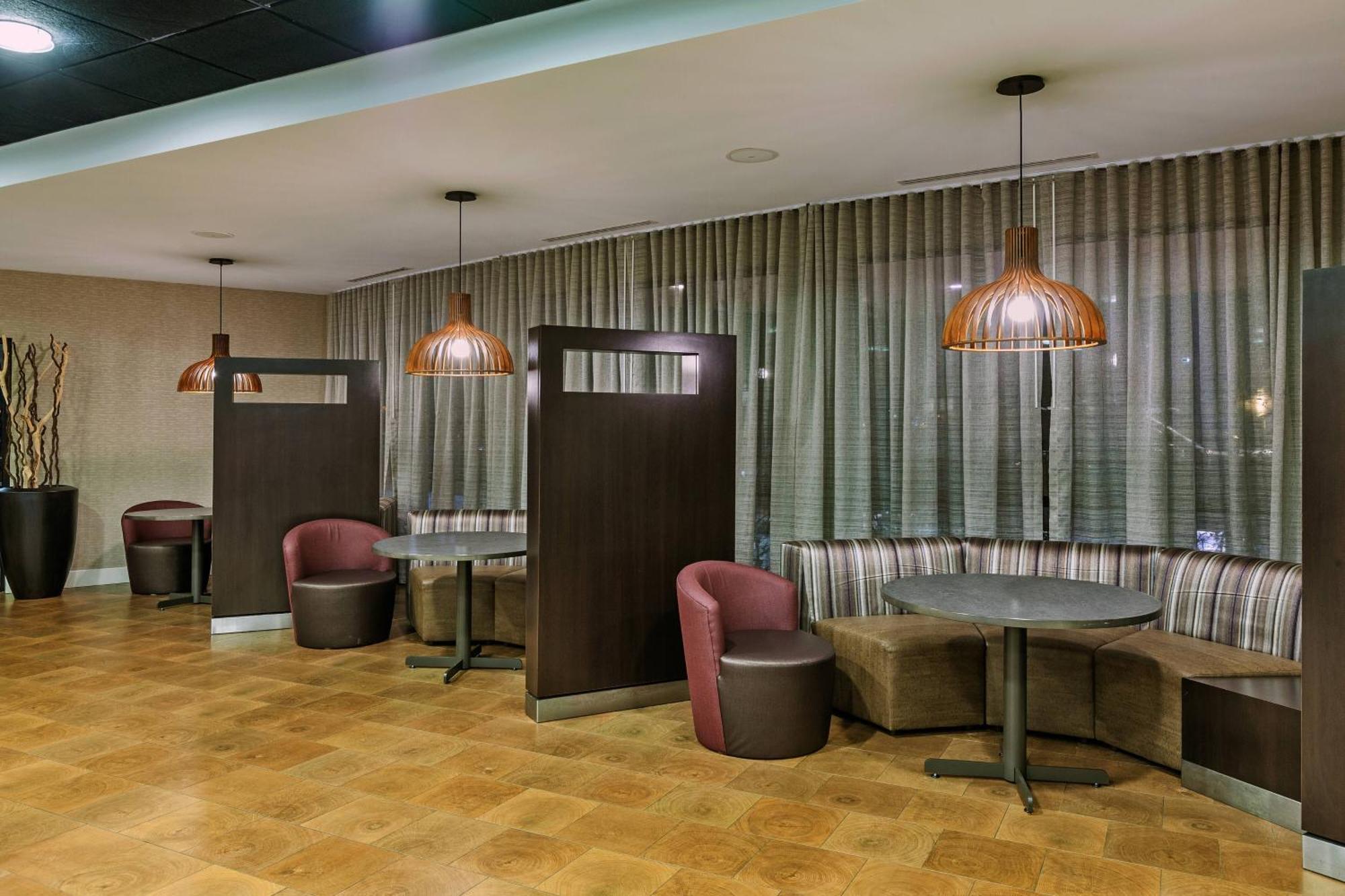 Courtyard By Marriott Tulsa Woodland Hills Hotel Ngoại thất bức ảnh