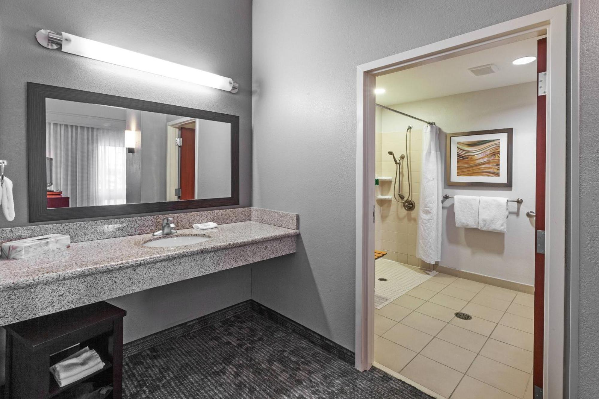 Courtyard By Marriott Tulsa Woodland Hills Hotel Ngoại thất bức ảnh