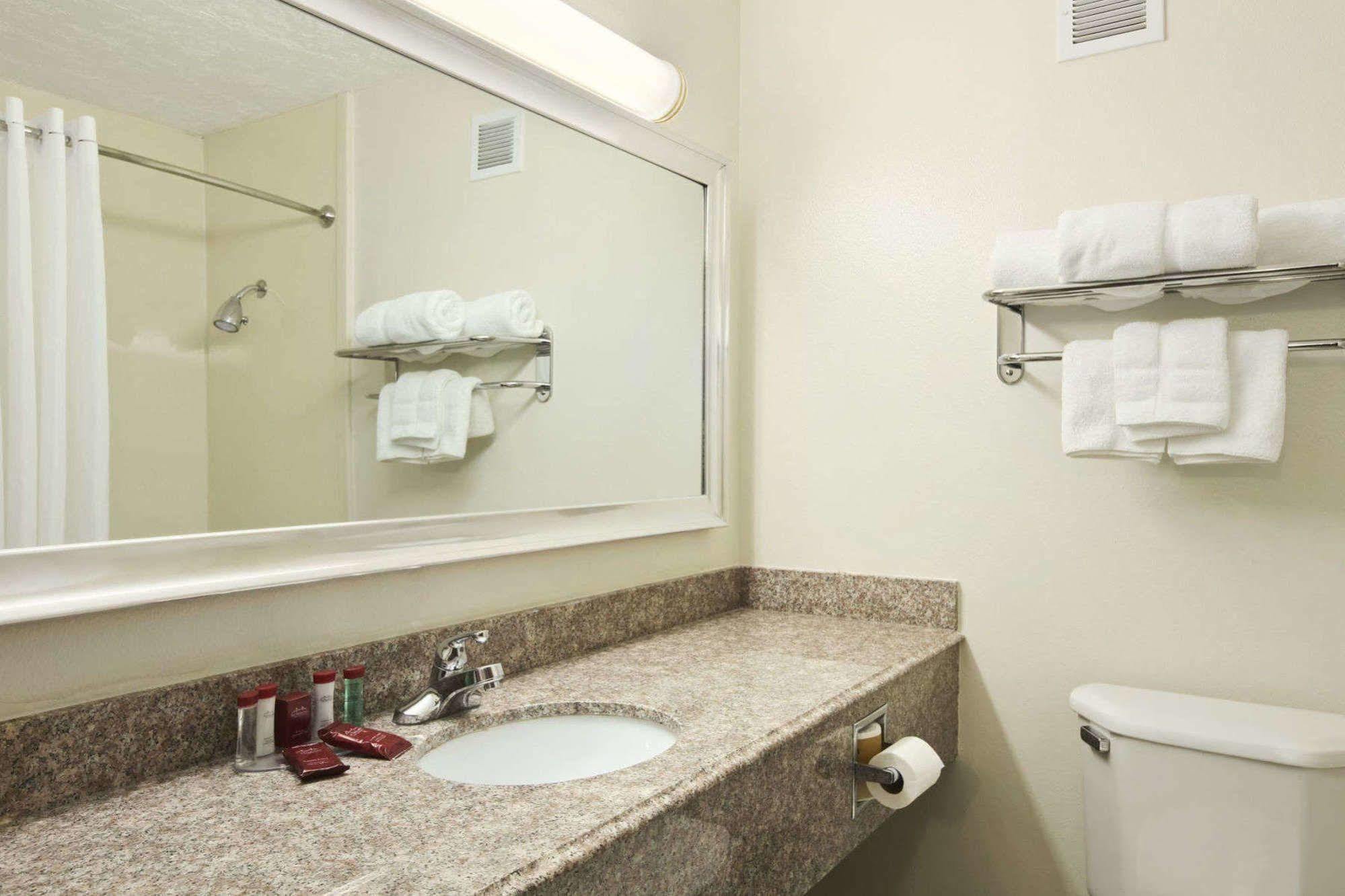 Courtyard By Marriott Tulsa Woodland Hills Hotel Ngoại thất bức ảnh